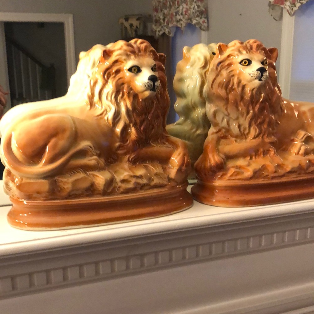 Staffordshire Lion Antique Pair Figurines England Porcelain